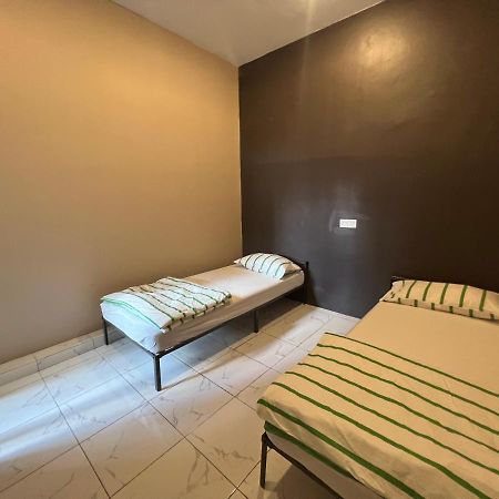 Theatbas Homestay 17 In Seri Iskandar Perak 3 Bedroom Bota Экстерьер фото