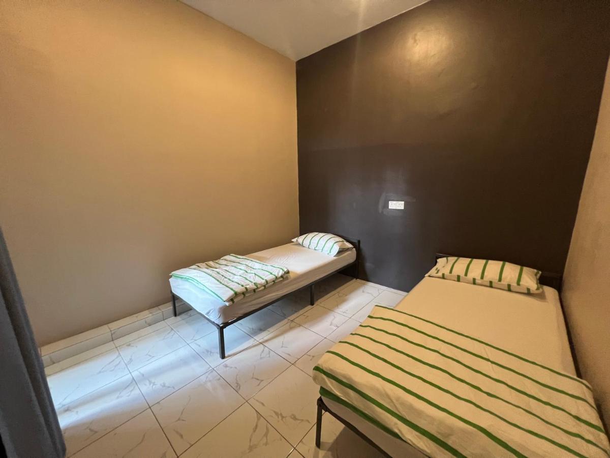 Theatbas Homestay 17 In Seri Iskandar Perak 3 Bedroom Bota Экстерьер фото